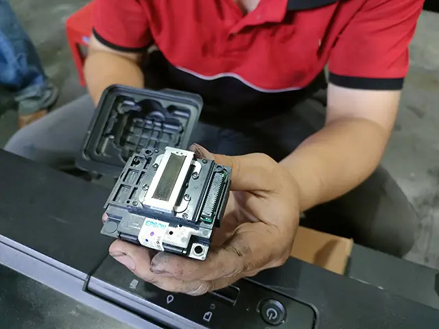 Hướng Dẫn Sử Dụng Máy In Phun Khổ Lớn Hiệu Quả & Khắc Phục Lỗi Cơ Bản