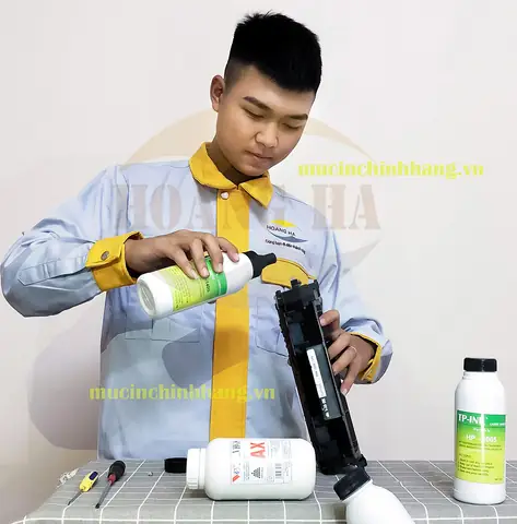 Hướng Dẫn Đổ Mực Máy In Laser Trắng Đen Tại Nhà & Khi Nào Nên Gọi Dịch Vụ