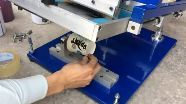 Máy In Ly Nhựa Giá Bao Nhiêu? Báo Giá Chi Tiết & Kinh Nghiệm Chọn Mua Máy In Ly Nhựa Giá Bao Nhiêu? Báo Giá Chi Tiết & Kinh Nghiệm Chọn Mua